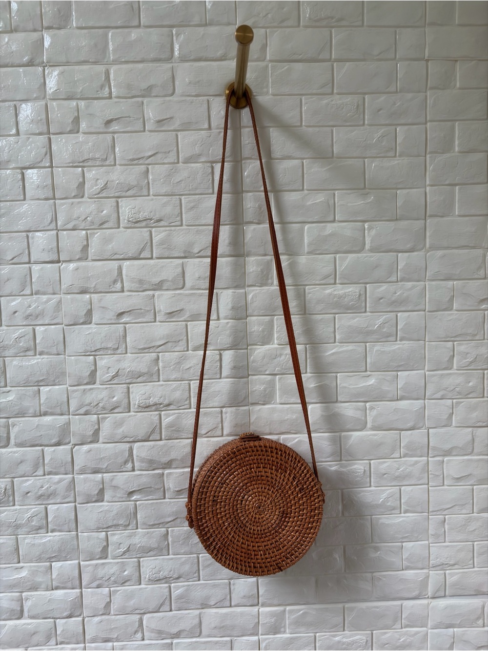 Woven Round Crossbody Bag in Brown Straw